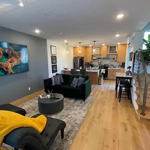 Cheerful New Modern Townhome Close To Downtown Apartment Seattle